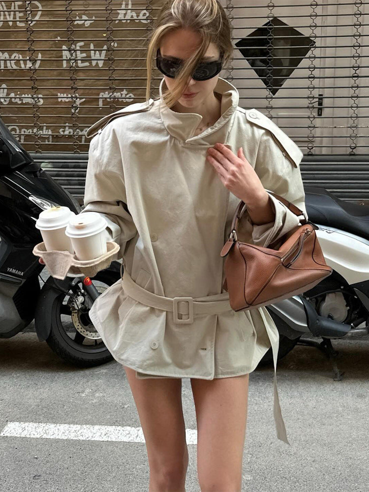 Damen Kurztrenchcoat aus Baumwollmix mit Taillengürtel & Schulterklappen Shop Nory
