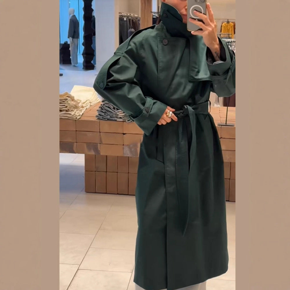 Damen Trenchcoat mit modernen Details und breitem Revers
