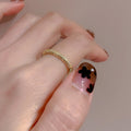 Damen zierlicher Goldring mit kunstvollem Flechtmuster Shop Nory