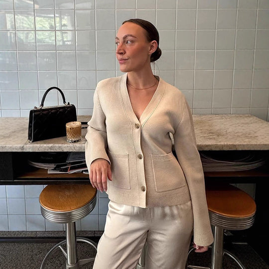 Damen Feinstrick-Cardigan mit weitem Ärmel, V‑Ausschnitt und aufgesetzten Taschen Shop Nory