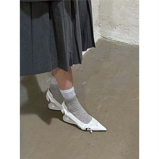 Damen Spitz zulaufende Mesh-Metallic-Pumps mit sculpted Kitten-Absatz und Schleifenriemen Shop Nory