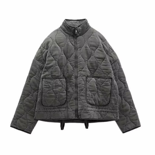 Herren nan gesteppte Übergangsjacke mit Stehkragen, zwei aufgesetzten Rundtaschen und Kordelzugsaum Shop Nory