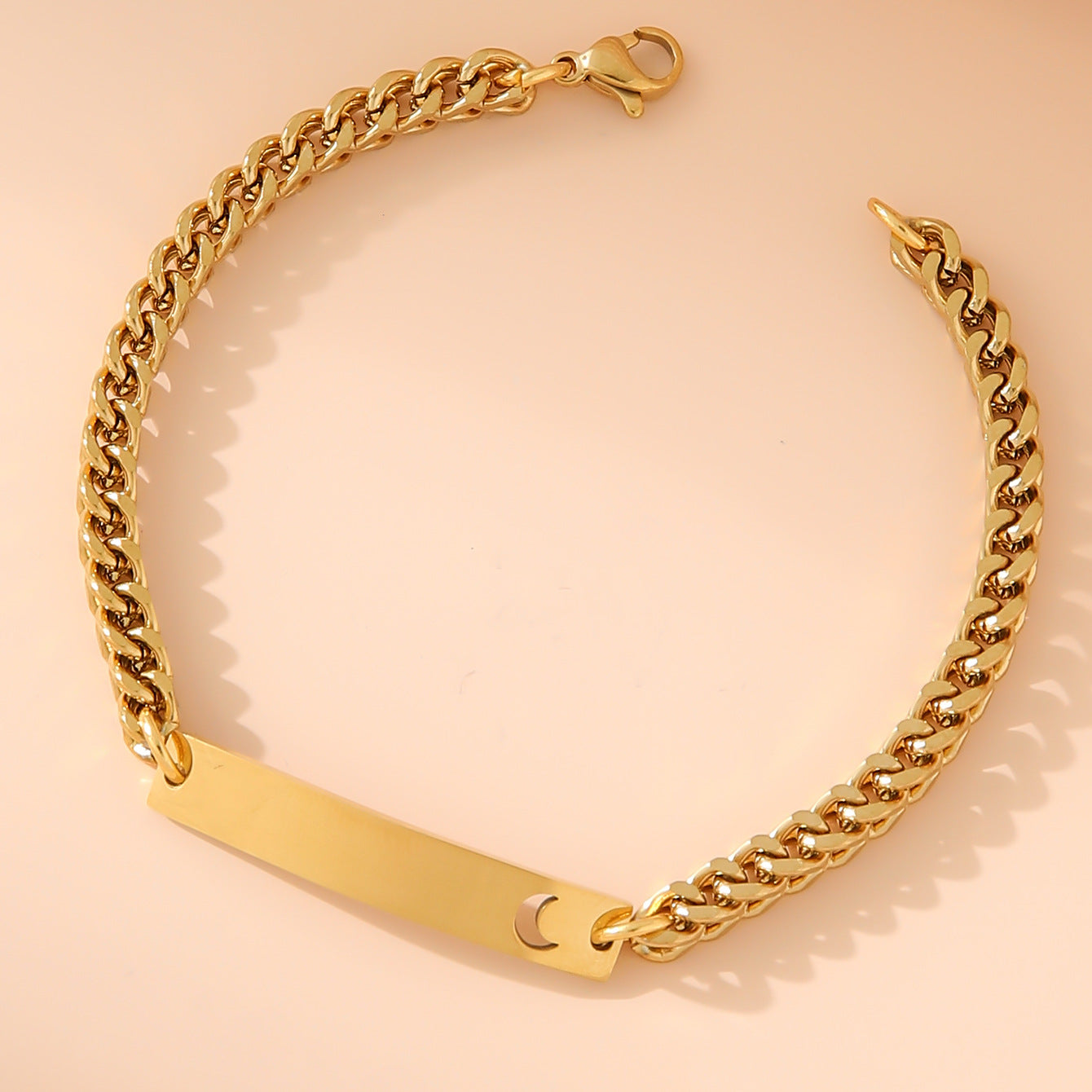 Damen Charmantes Armband mit gravierbarem Anhänger Shop Nory