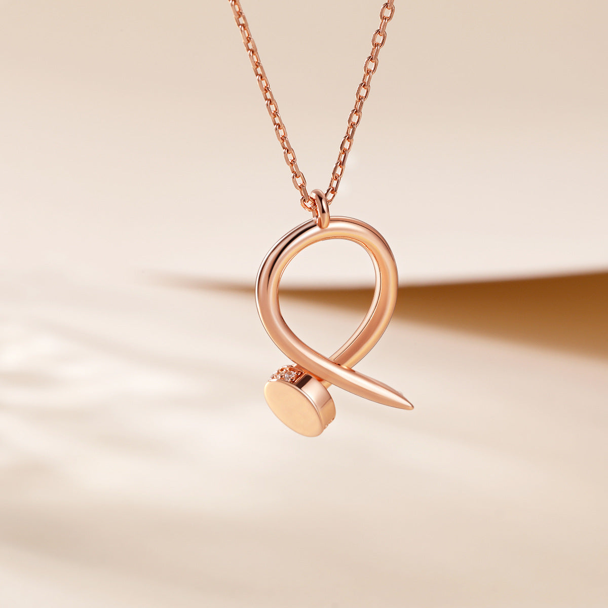 Damen elegante Halskette mit stilvollem Schlussanhänger und funkelnden Kristallen Shop Nory
