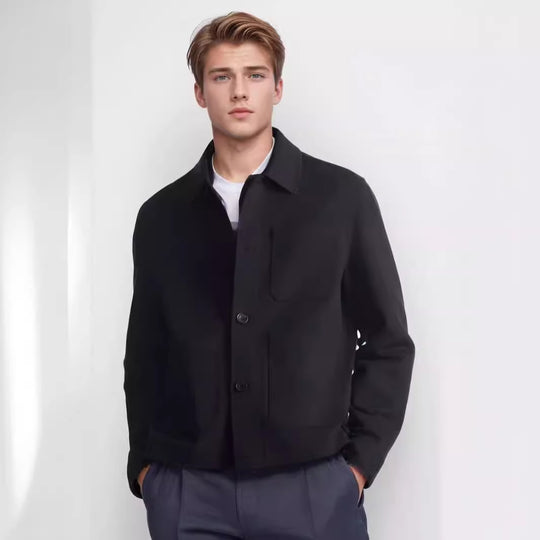 Herren Kurz‑Chorecoat mit Hemdkragen, aufgesetzten Taschen und minimalistischer Knopfleiste Shop Nory
