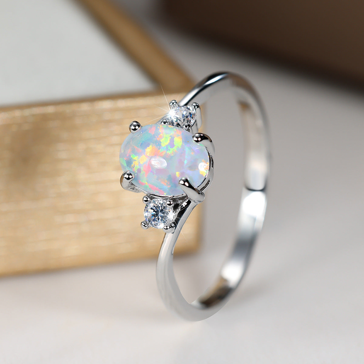 Damen Ring mit Opalstein und funkelnden Zirkonia Shop Nory
