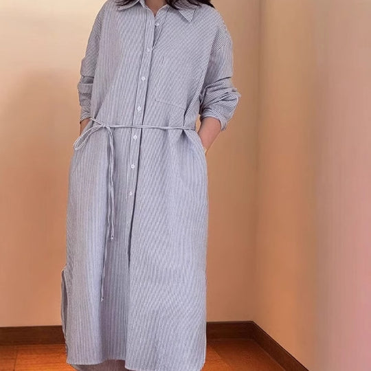 Damen Langes Hemdblusenkleid aus Popeline mit feiner Streifenstruktur, Kordel‑Taille und Seitenschlitzen Shop Nory