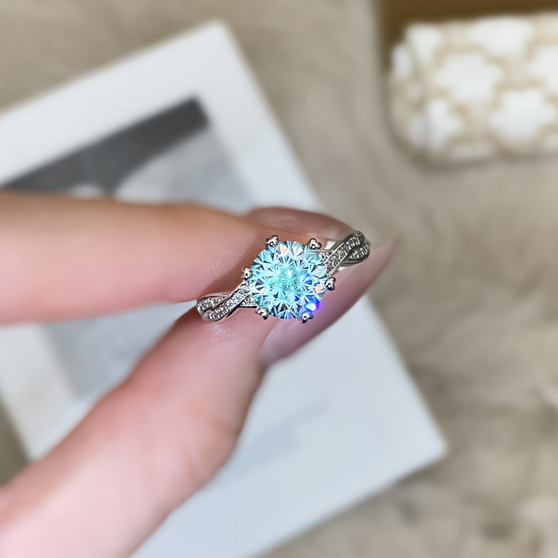 Damen eleganter Ring mit funkelndem Kristallbesatz Shop Nory