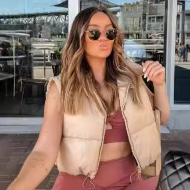 Damen cropped Daunenweste mit hohem Kragen und praktischen Taschen