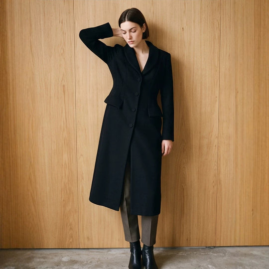 Damen Taillierter Longcoat mit Schalkragen und figurformenden Abnähern Shop Nory