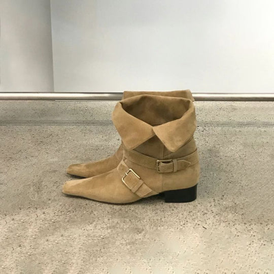 Damen Mittelhohe Wildlederoptik-Stiefelette mit quadratischer Spitze, verstellbaren Schnallenriemen und flachem Blockabsatz Shop Nory