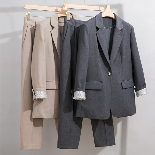 Damen Legeres Tailoring-Set mit Longline-Blazer und hochtaillierter Bundfaltenhose Shop Nory