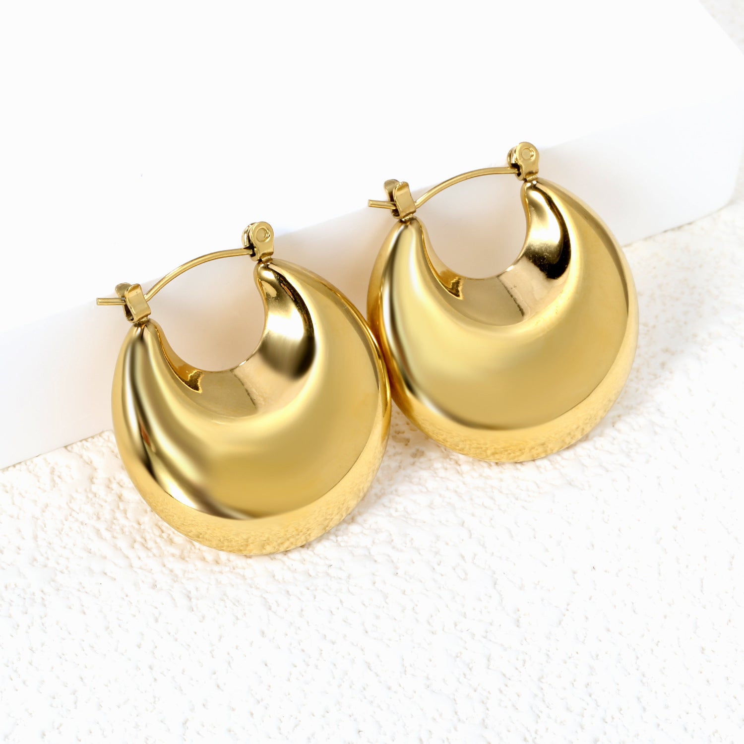 Damen Creolen mit modernem, geschwungenem Design Shop Nory