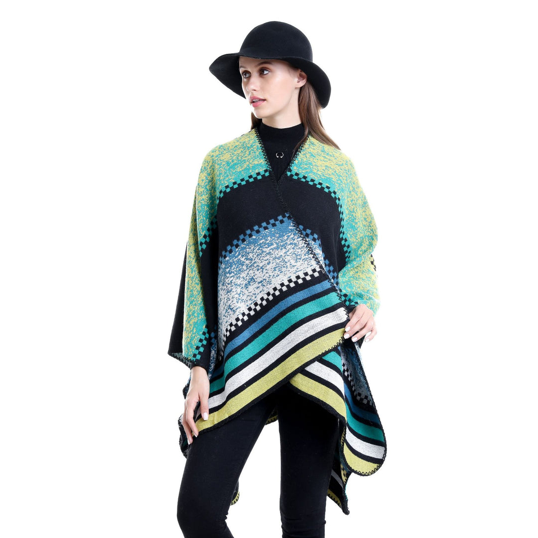 Damen Grobgestrickte Oversize-Ruana mit grafischem Blockmuster und asymmetrischem Zipfelrand Shop Nory