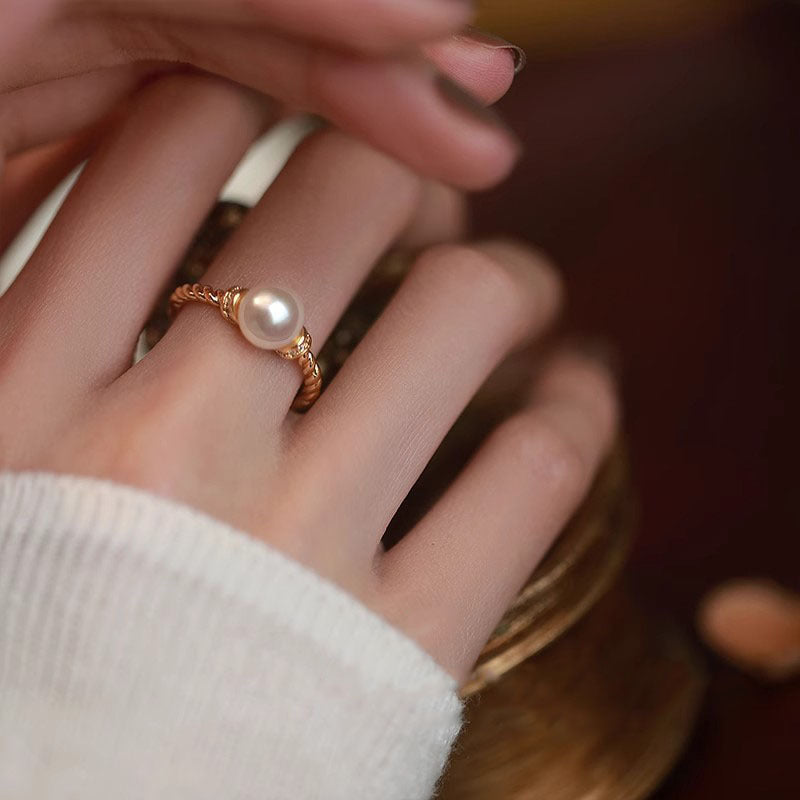 Damen eleganter Ring mit kunstvoll geflochtenem Design und edler Perle Shop Nory