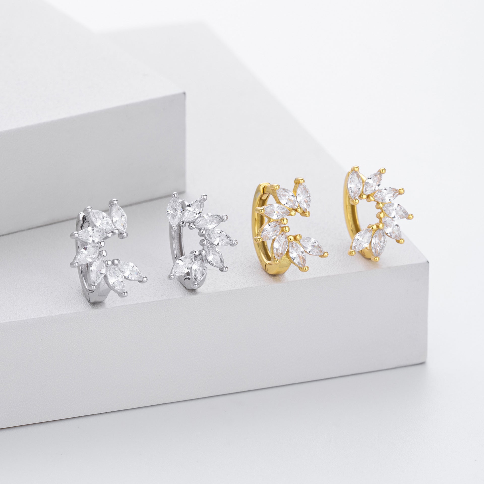 Damen Ohrringe mit luxuriösem Zirkonbesatz und moderne Kreolen Shop Nory