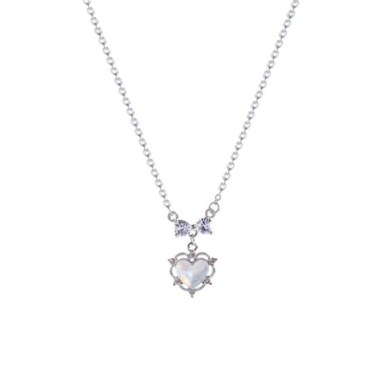Damen Halskette mit herzförmigem Kristallanhänger und funkelnden Akzenten Shop Nory