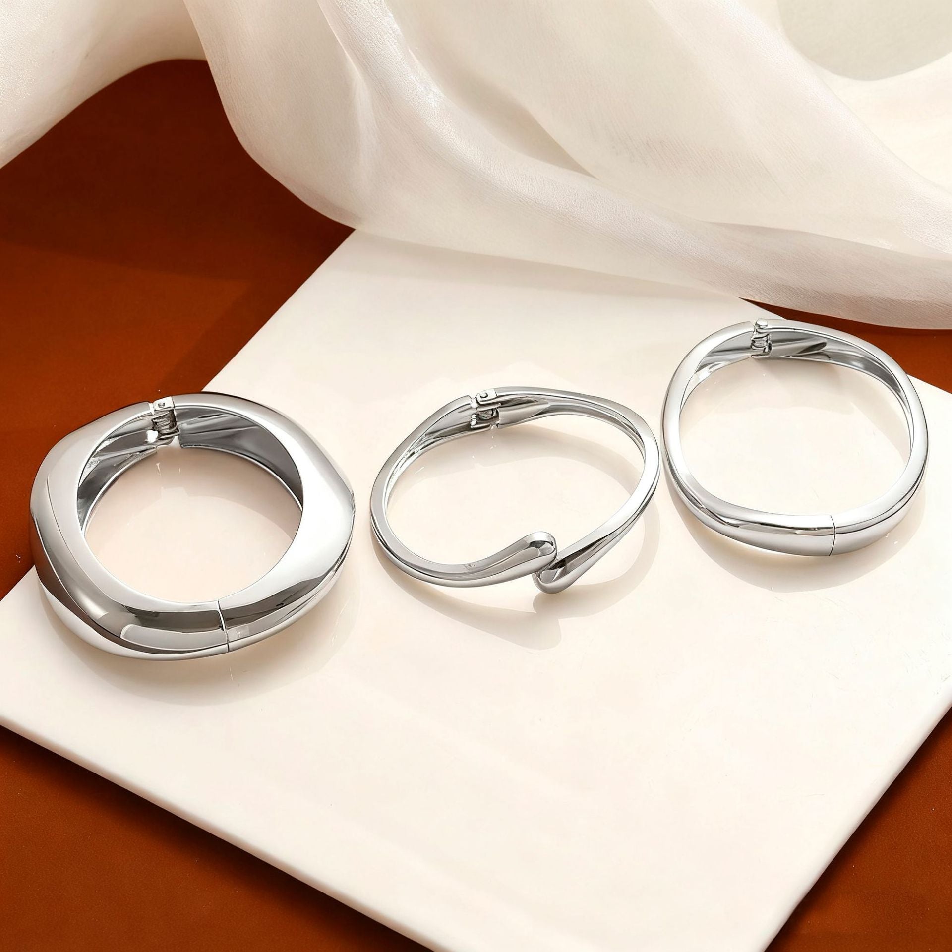 Damen Schmuckset mit eleganten und modernen Armreifen Shop Nory