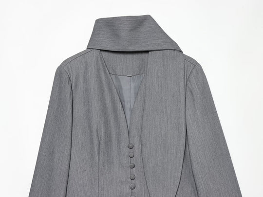 Damen Eleganter Longline-Blazer mit hohem Funnelkragen und überziehbaren Stoffknöpfen Shop Nory
