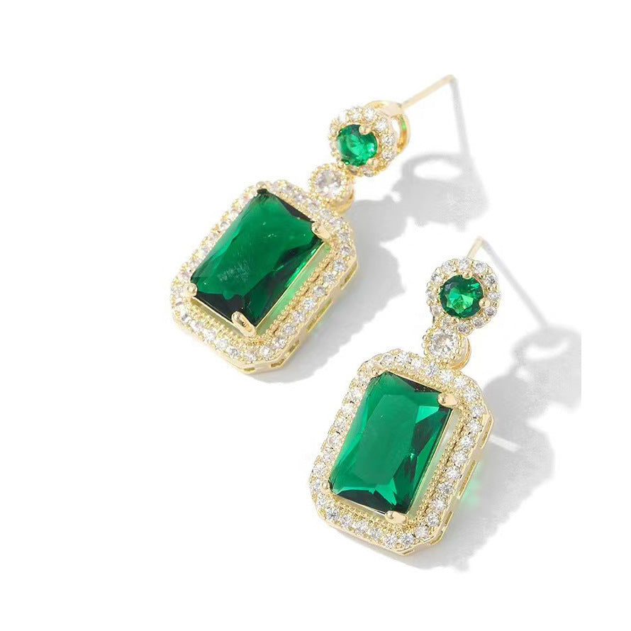 Facettiertes simulierter Edelstein Halo Anhänger Halskette und Cocktailring und Tropfohrringe Set mit Mikro Pavé Kristallen