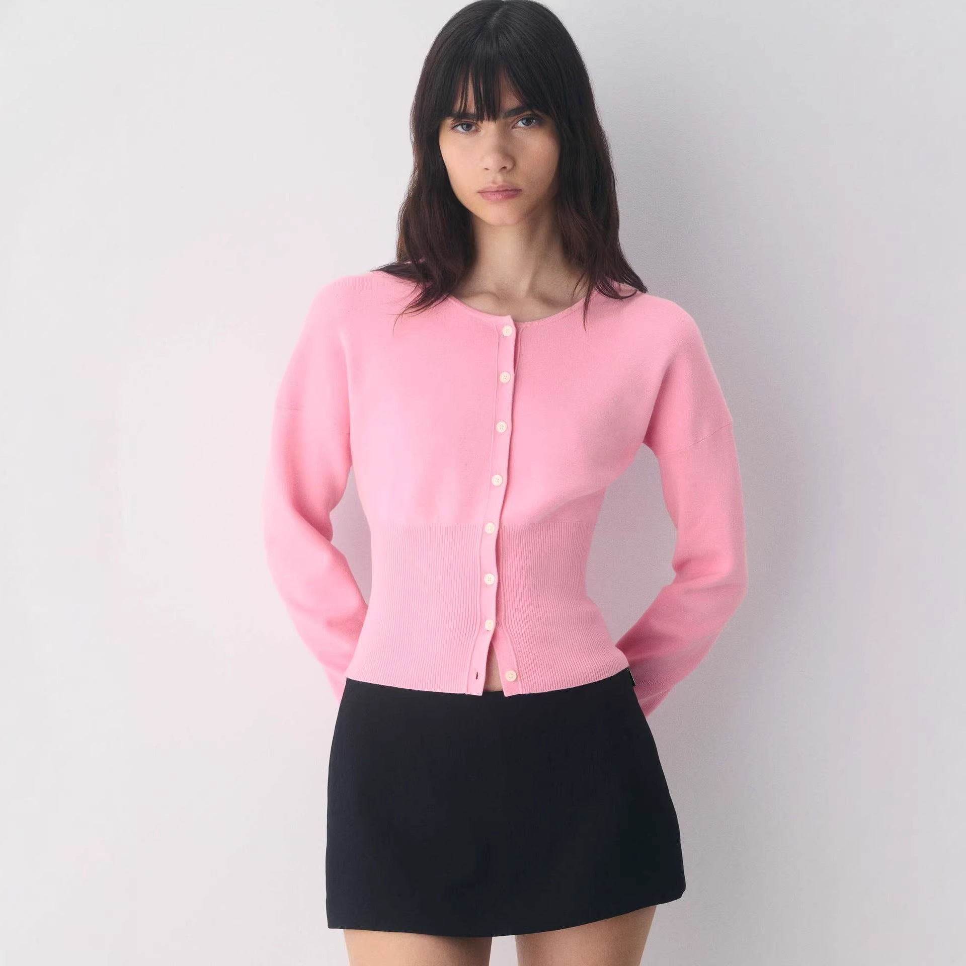 Damen Cropped Strickjacke mit Knopfleiste und Rippstrick