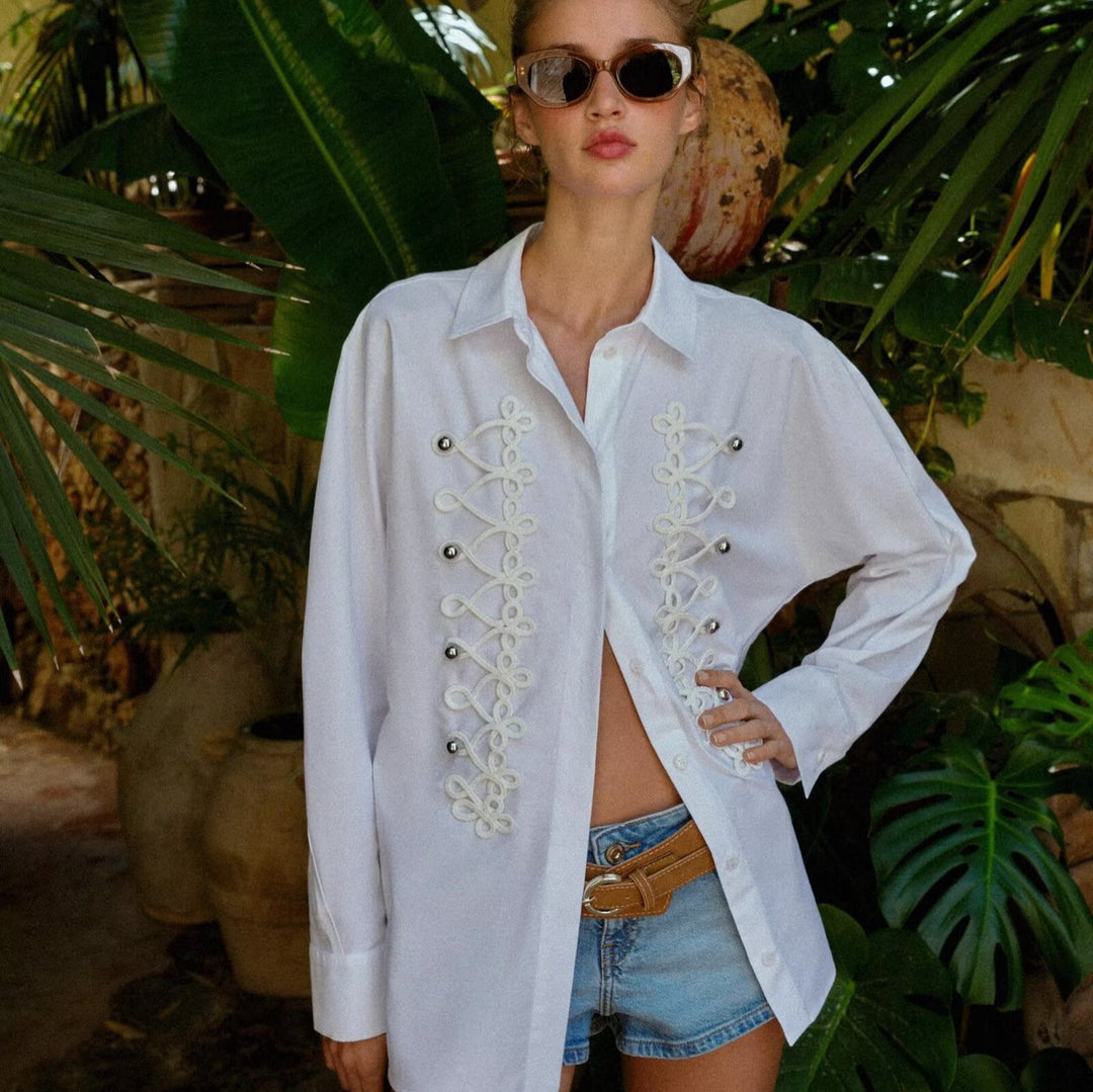 Damen Oversized-Bluse mit dekorativen Froschverschlüssen und Hemdkragen Shop Nory