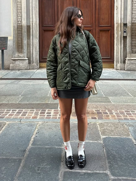 Damen gesteppte Oversize‑Jacke mit Cordkragen, Druckknopfverschluss und aufgesetzten Pattentaschen Shop Nory