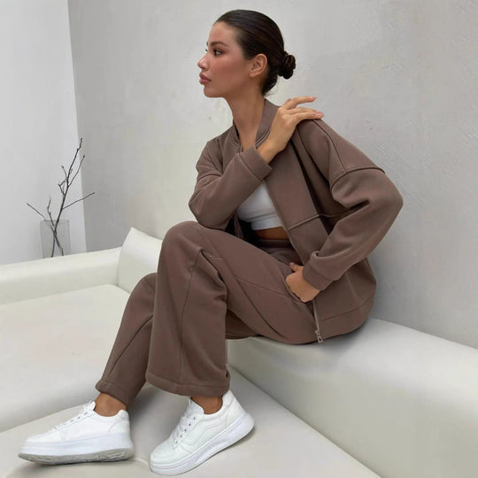 Damen Zweiteiliges Loungewear-Set mit kurzem Bomber-Zip und weiter hochgeschnittener Jogginghose Shop Nory