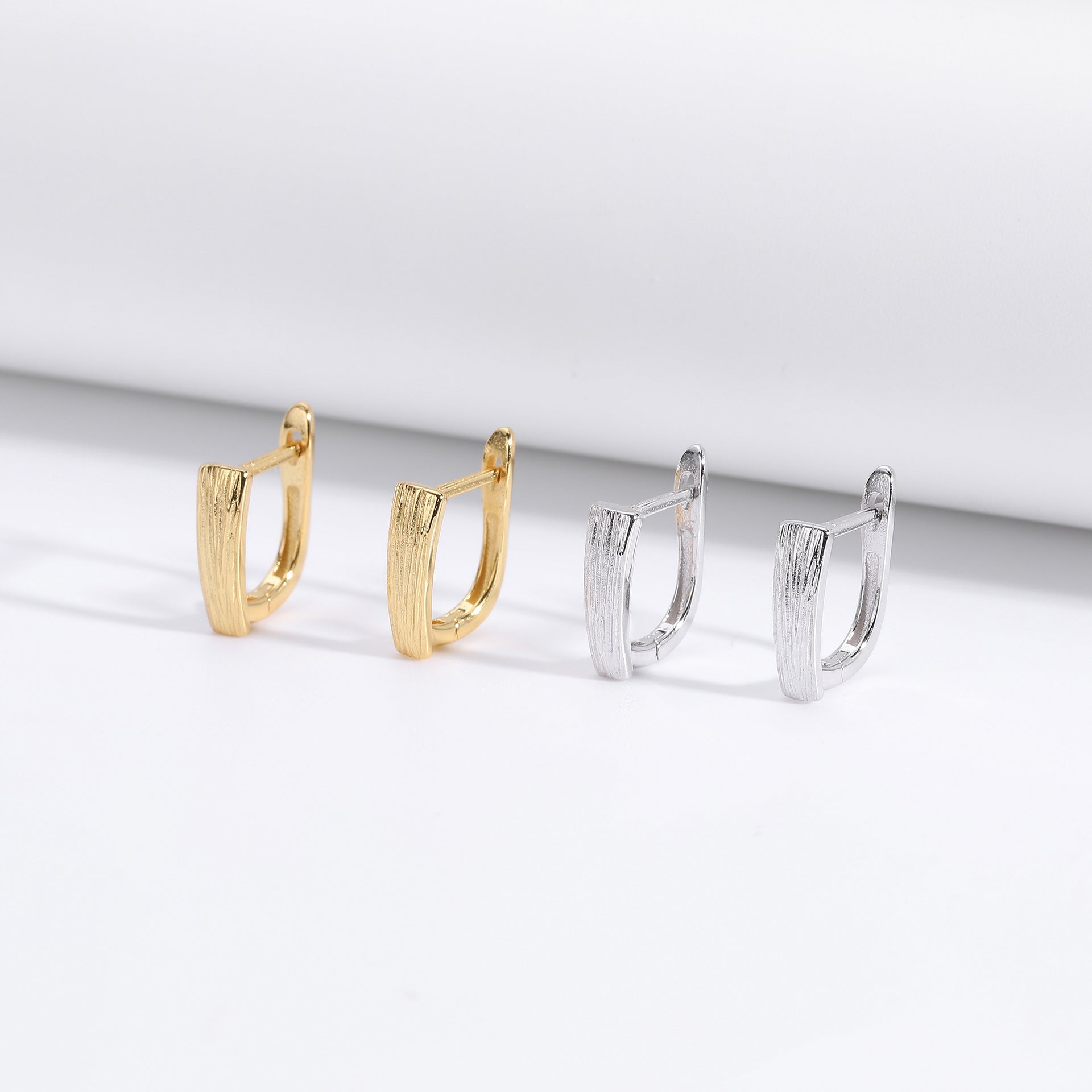 Damen Ohrstecker mit modernes, strukturiertes Design aus hochwertigem 925 Sterling Silber Shop Nory