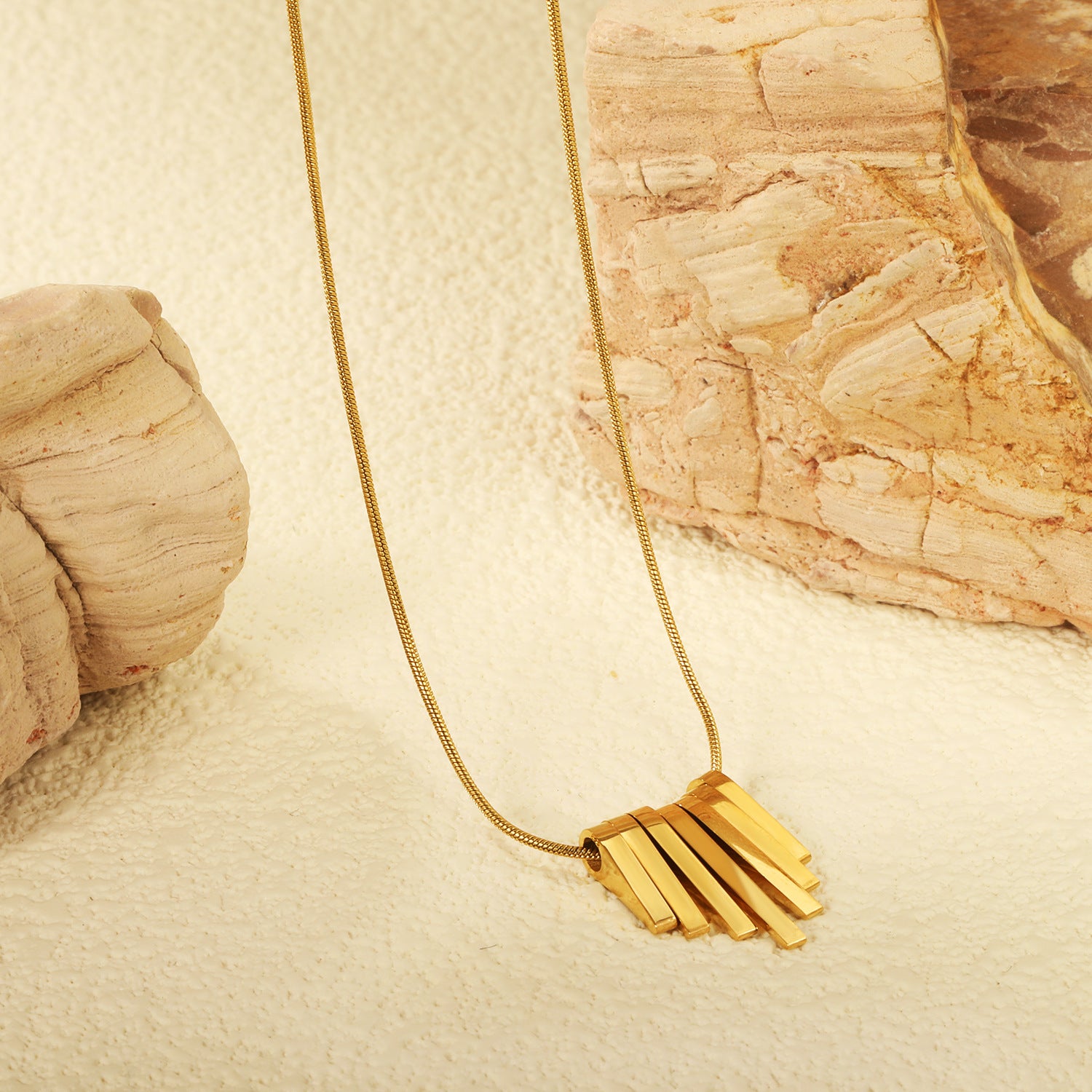 Damen elegante Halskette mit Blumenmotiven und hochwertiger Gliederstruktur Shop Nory