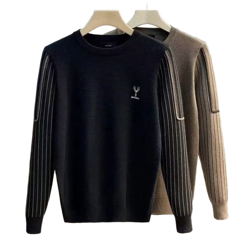 Herren Feinstrick-Pullover mit kontrastierenden Rippenärmeln und gesticktem Hirschlogo Shop Nory