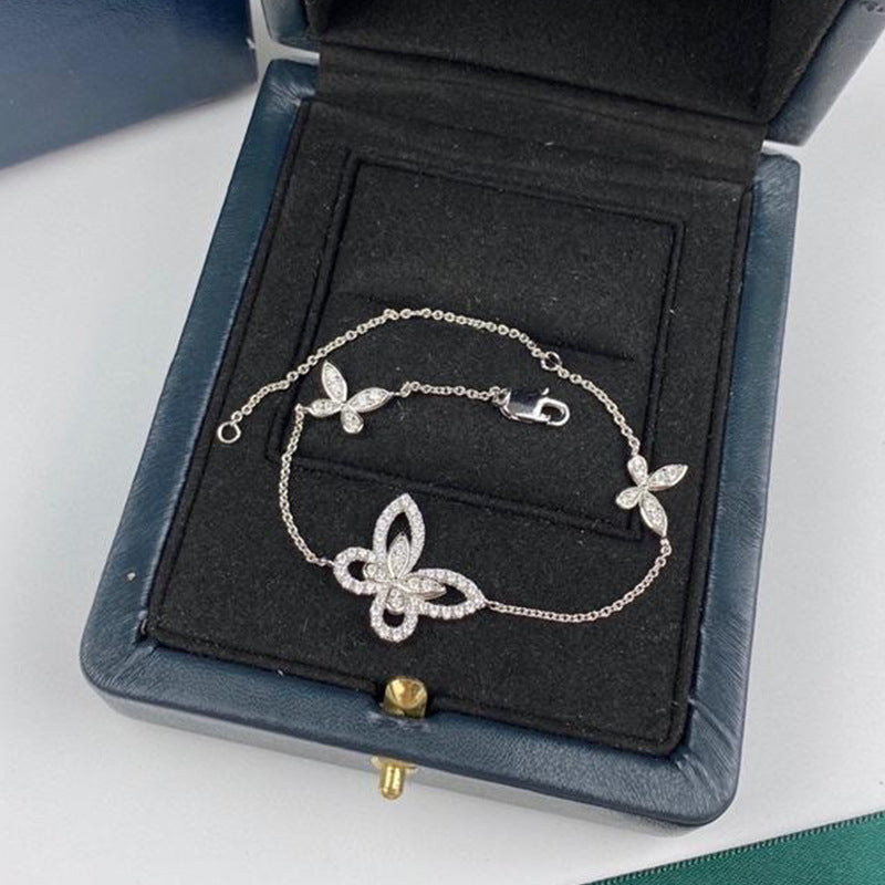 Damen elegantes Armband mit filigranem Schmetterlingsdesign und funkelnden Kristallen Shop Nory