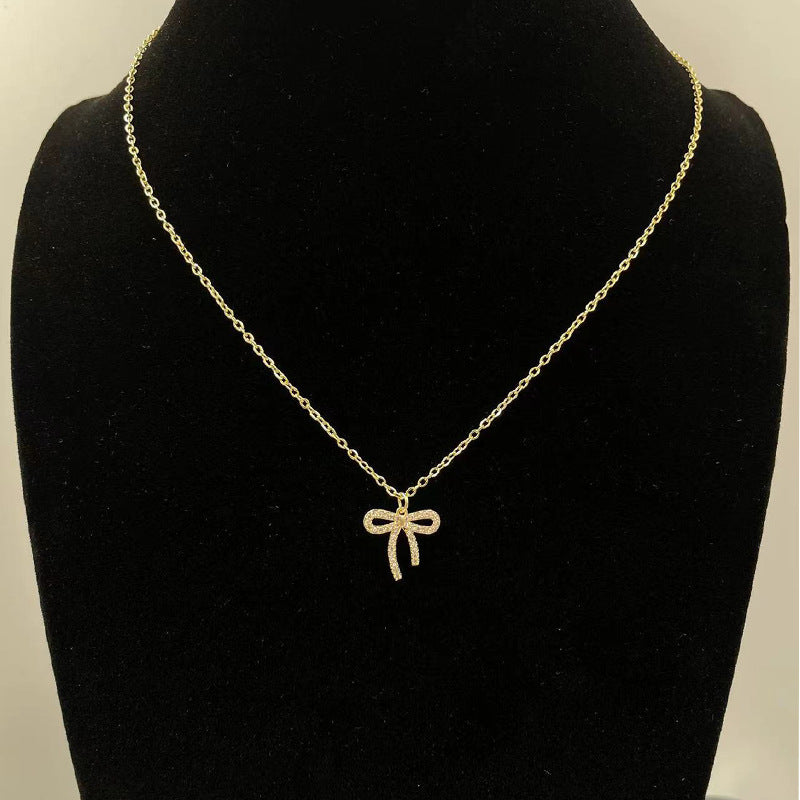 Damen Halskette mit elegantem Schleifenanhänger und feinem Kettendesign Shop Nory