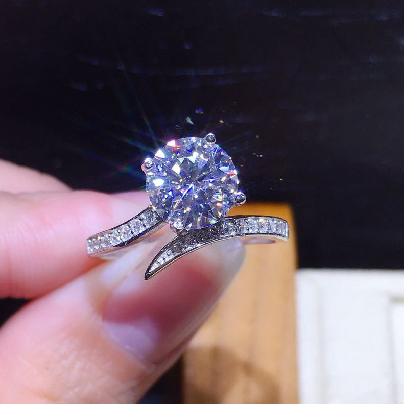 Damen Solitär-Ring mit elegantem Design und funkelndem Zirkonia Shop Nory