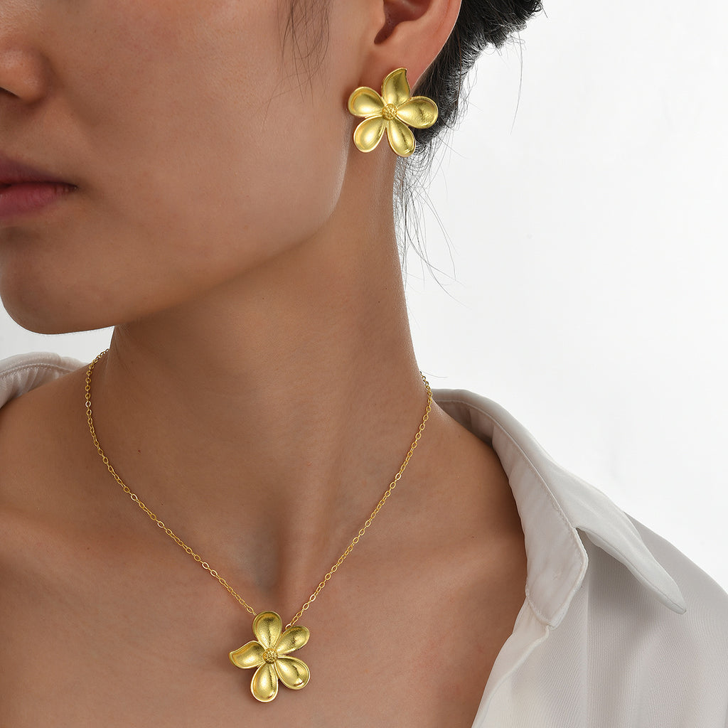 Damen Schmuckset mit floralem Anhänger und funkelnden Akzenten Shop Nory