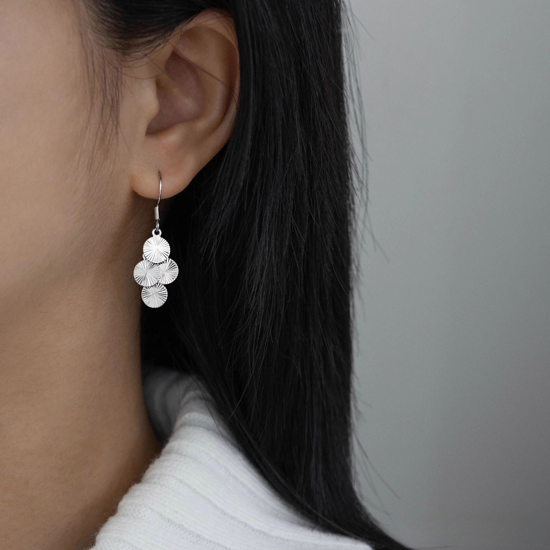 Damen Ohrhänger mit elegantem und strukturiertem Design Shop Nory