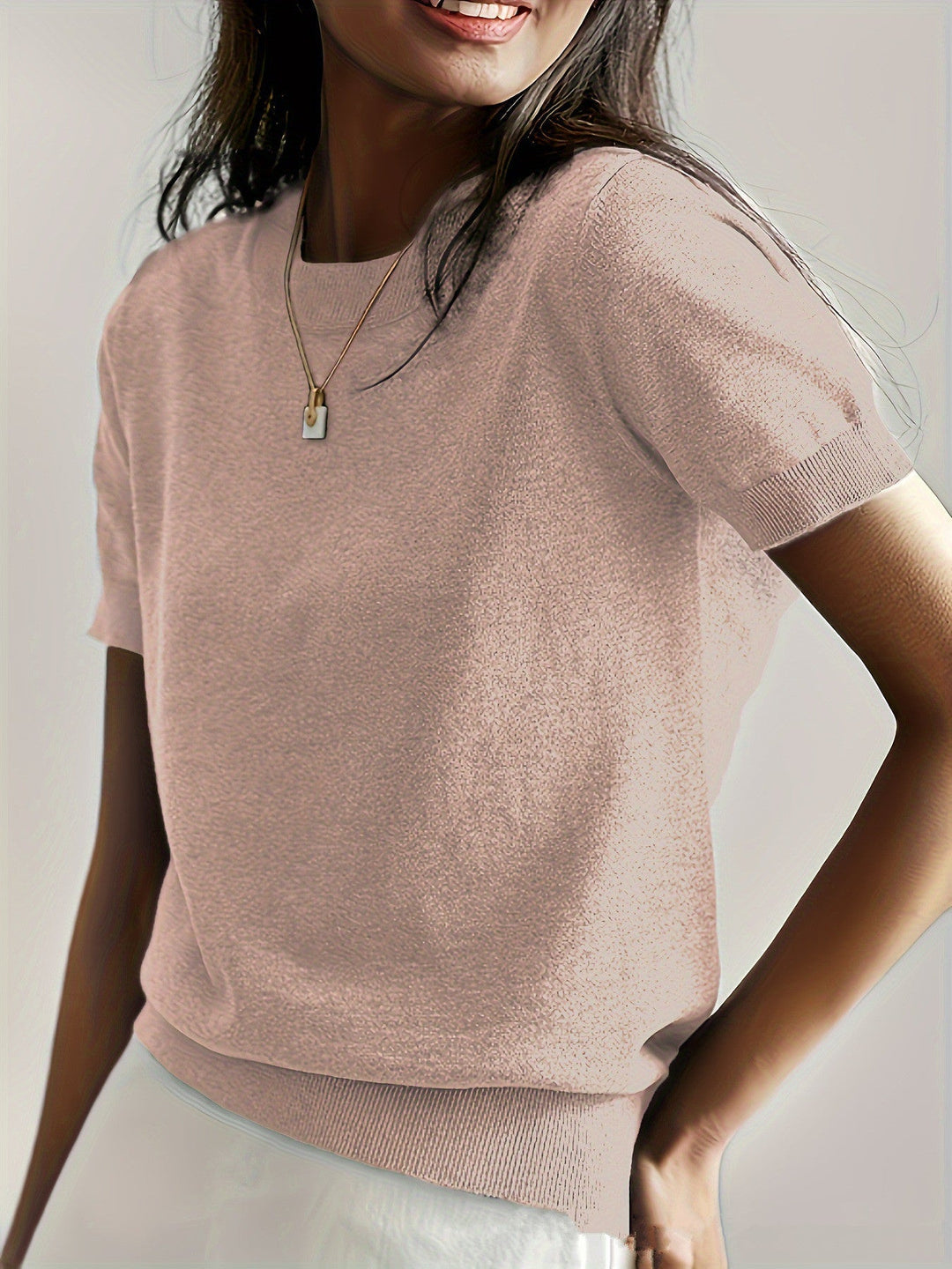 Damen Feinstrickpullover mit Kurzarmiger Silhouette und Weich Fließendem Material