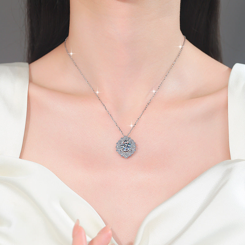 Damen Halskette mit filigranem Anhänger und funkelndem Zirkonia Shop Nory