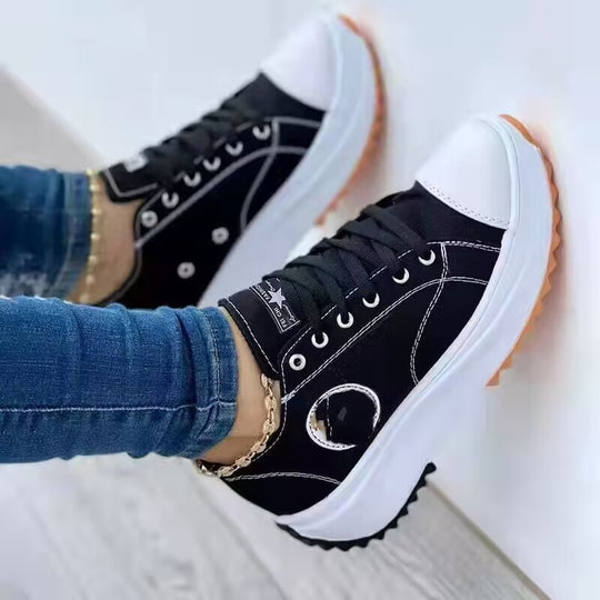 Damen Plateau-Canvas-Sneaker mit verstärkter Zehenkappe, profilierter Gummisohle und gepolstertem Schaft Shop Nory