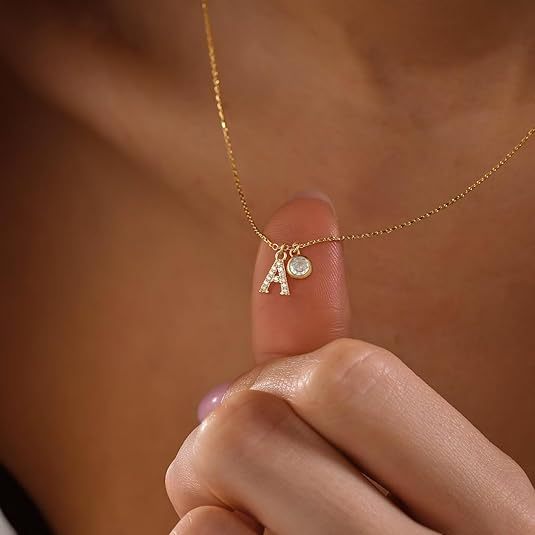 Damen Namenshalskette mit funkelndem Zirkonia-Anhänger und edlem Gliederdesign Shop Nory