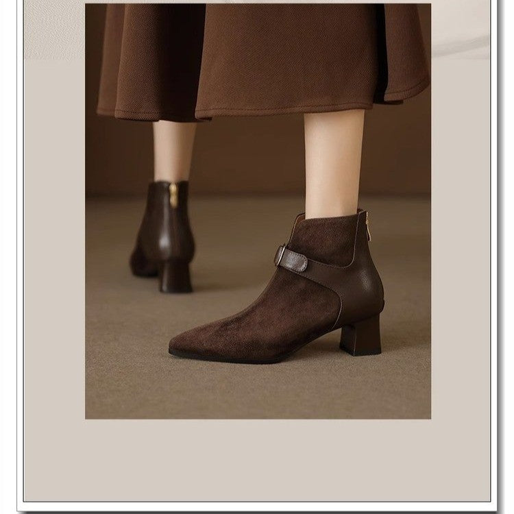 Damen elegante spitze Velours-Ankle-Boots mit mittelhohem Blockabsatz und Zierspange Shop Nory