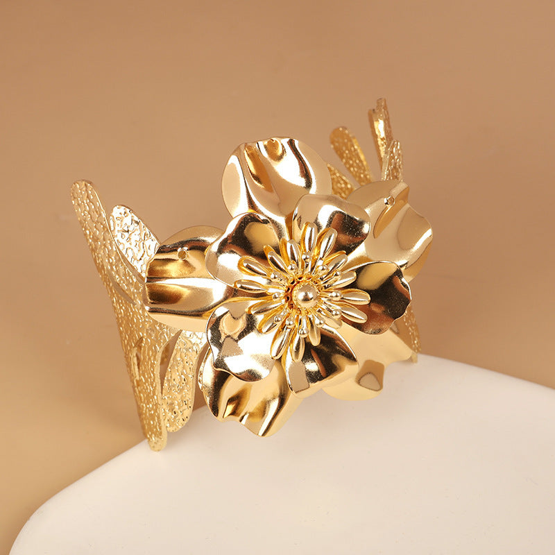 Damen eleganter Armband mit kunstvollem Blumenmotiv Shop Nory