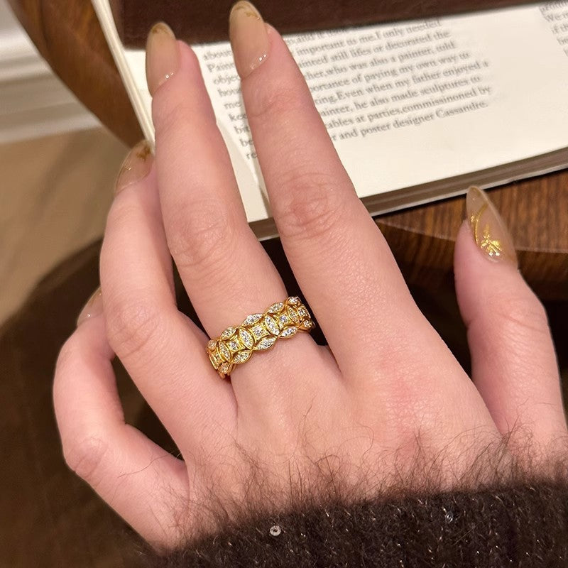 Damen Eleganter Ring mit kunstvollem Design und funkelnden Akzenten Shop Nory