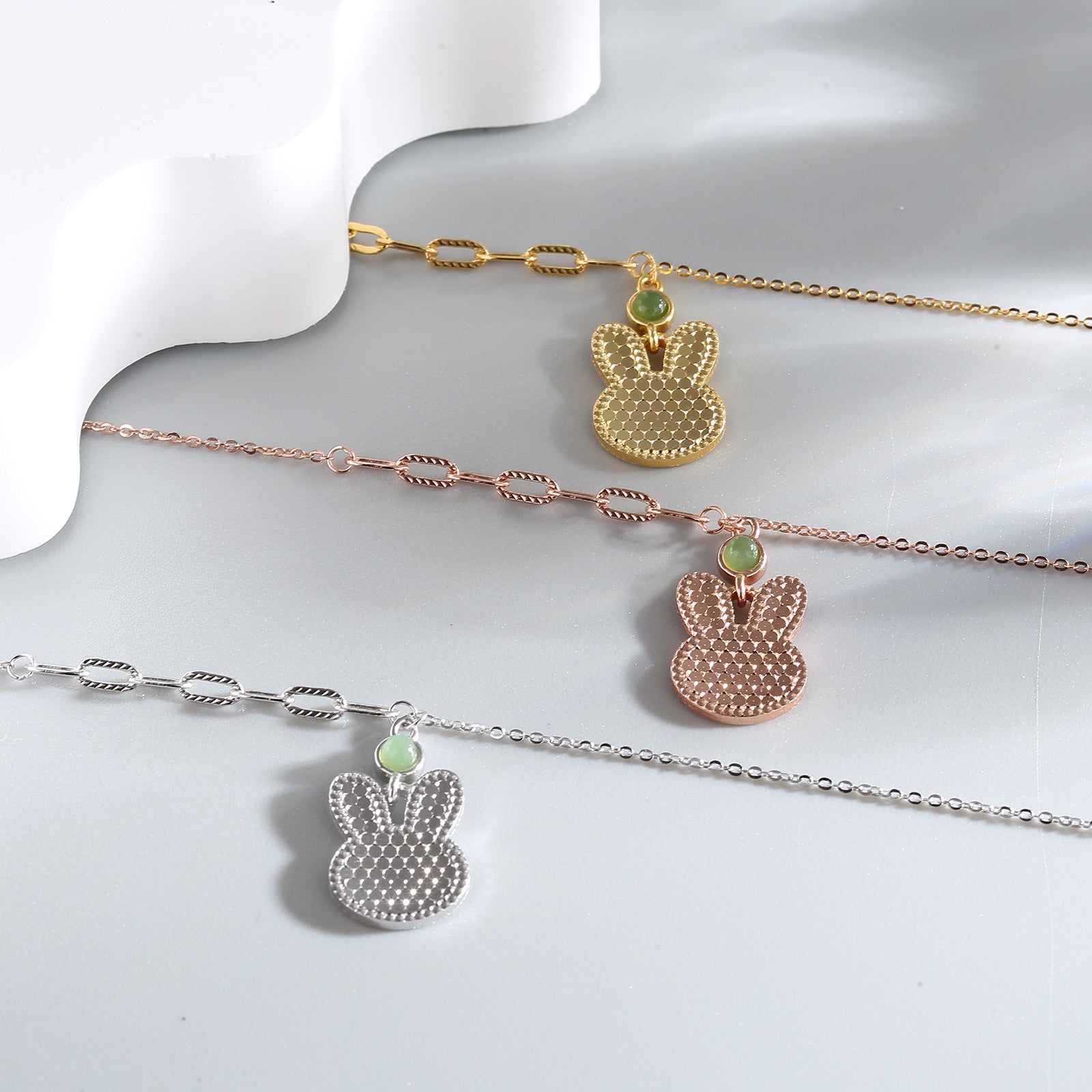 Damen Halskette mit lustigem Hasenanhänger und hochwertigem Edelstein Shop Nory