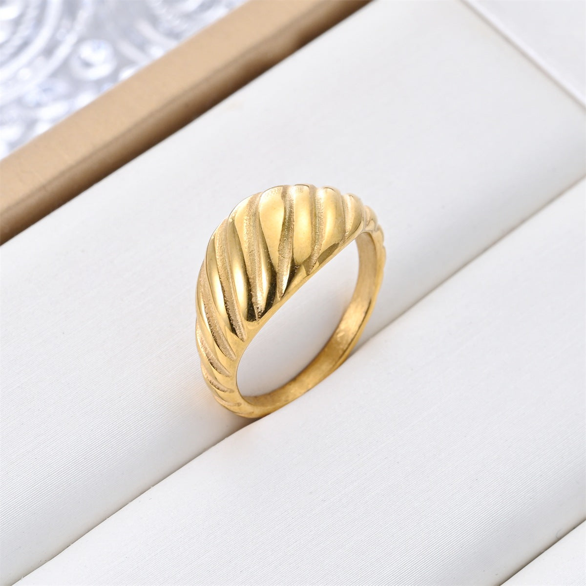 Damen Ring mit kunstvollem, gewundenem Design Shop Nory