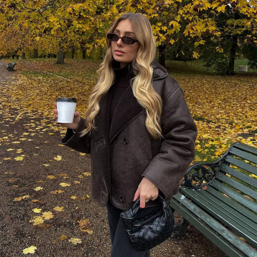 Damen Kastenförmige Kurzjacke aus Velourslederimitat mit Teddykragen und verdeckter Knopfleiste Shop Nory