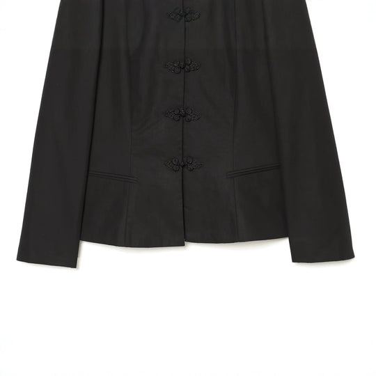 Damen Taillierter Kurzblazer mit Mandarin-Stehkragen und dekorativen Froschverschlüssen Shop Nory