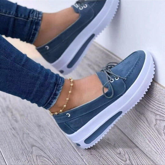 Damen Mokassin-Plateau-Slipper mit Schnürdetail und gepolsterter Komfortsohle Shop Nory