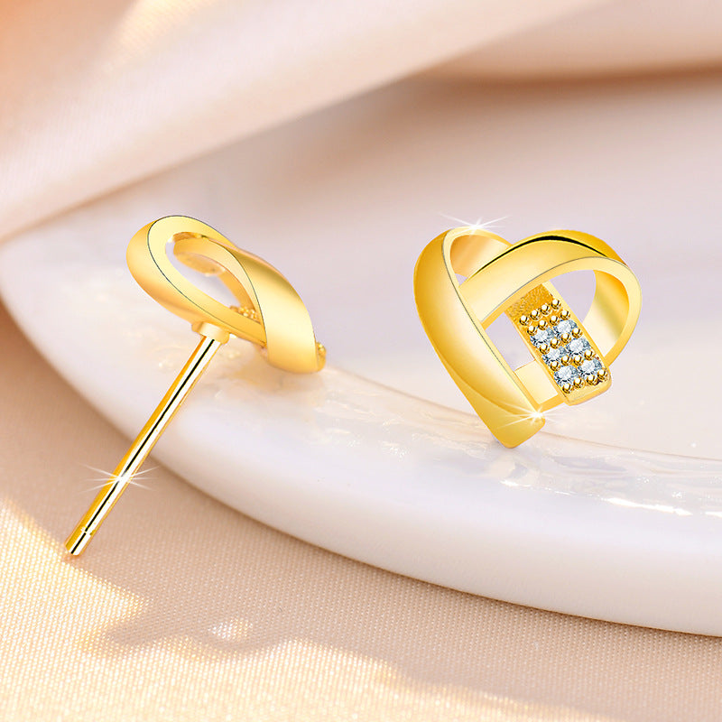 Damen Ohrstecker in Herzform mit funkelnden Zirkonia Shop Nory