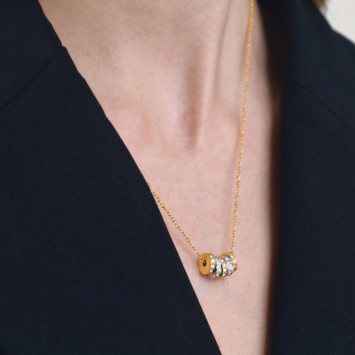 Damen elegante Halskette mit wasserfestem und hypoallergenem Design aus Edelstahl Shop Nory